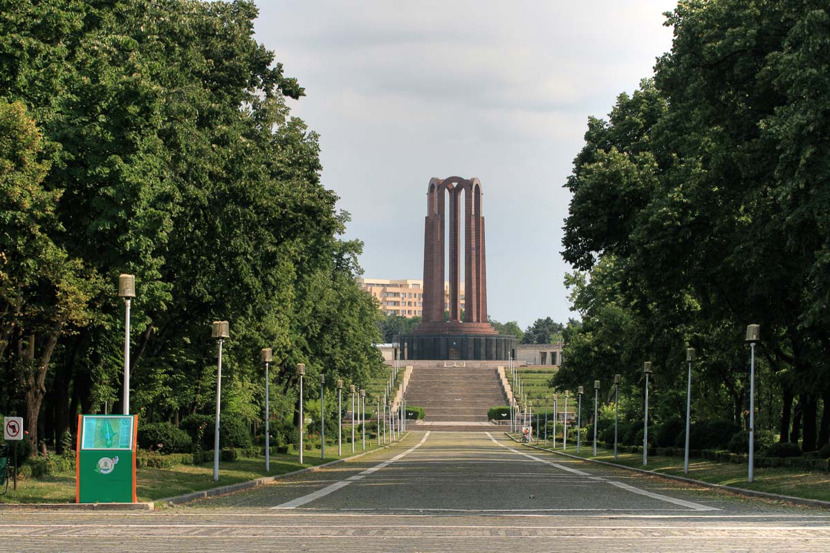 Carol I Park Mausoleum - Communist highlights in Bucharest